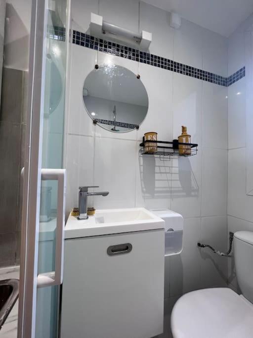 Studio A Deux Pas De Paris Apartment ลูวาลัวเปแรต์ ภายนอก รูปภาพ